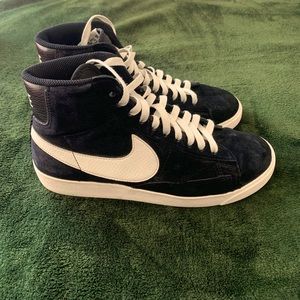 Black Nike Blazer Mid ‘77 Vintage Sneaker